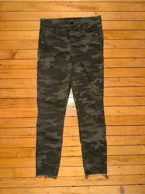 GAP Women's Camo Skinny Jeans in Olive Green